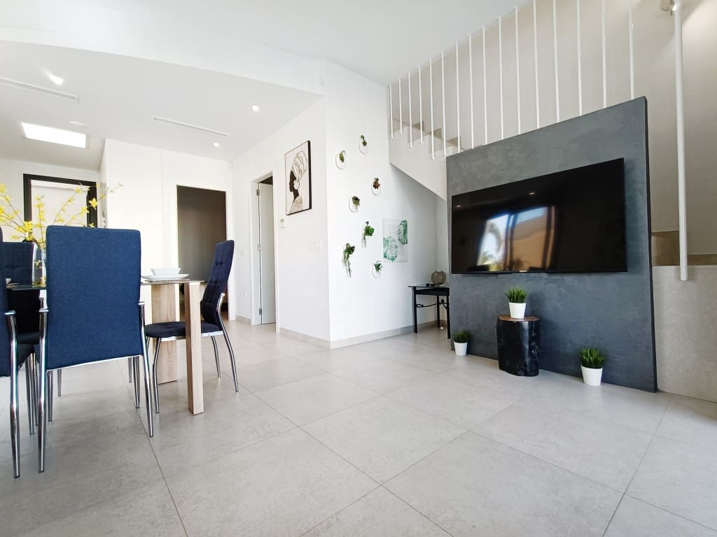 3 soveværelse Semi-Rækkehus til salg i Villamartin med swimmingpool - € 395.000 (Ref: 9445865)