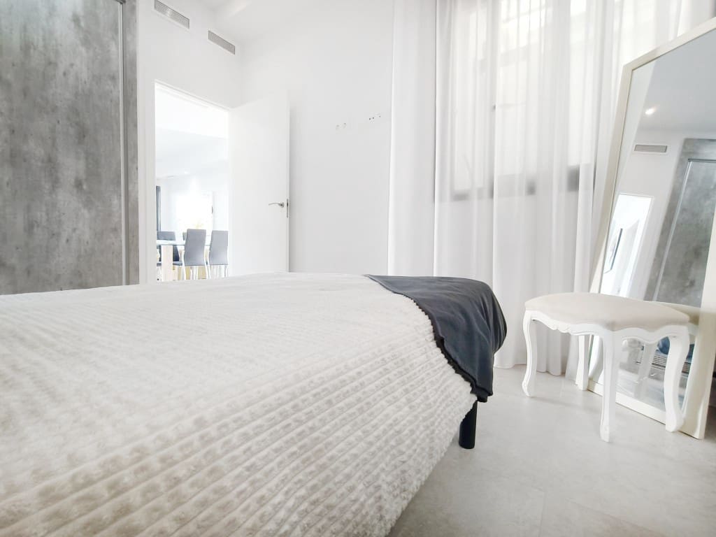 3 soveværelse Semi-Rækkehus til salg i Villamartin med swimmingpool - € 395.000 (Ref: 9445865)