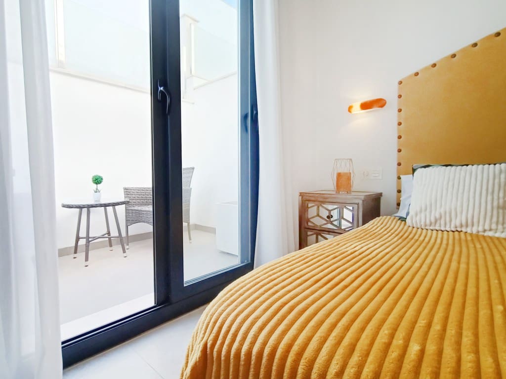 3 soveværelse Semi-Rækkehus til salg i Villamartin med swimmingpool - € 395.000 (Ref: 9445865)