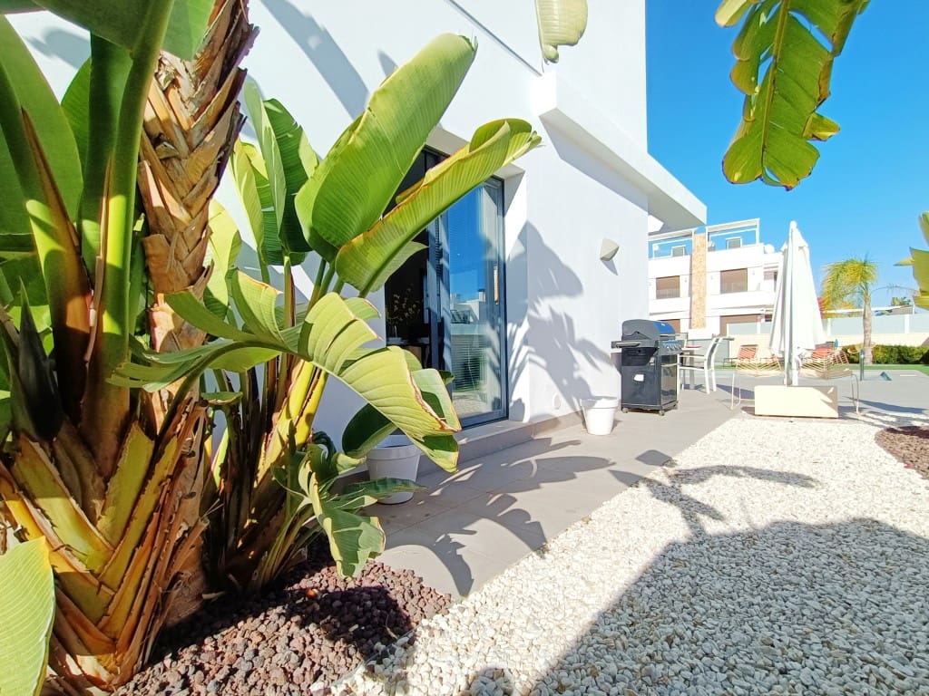 3 soveværelse Semi-Rækkehus til salg i Villamartin med swimmingpool - € 395.000 (Ref: 9445865)