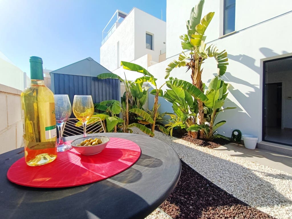 3 soveværelse Semi-Rækkehus til salg i Villamartin med swimmingpool - € 395.000 (Ref: 9445865)