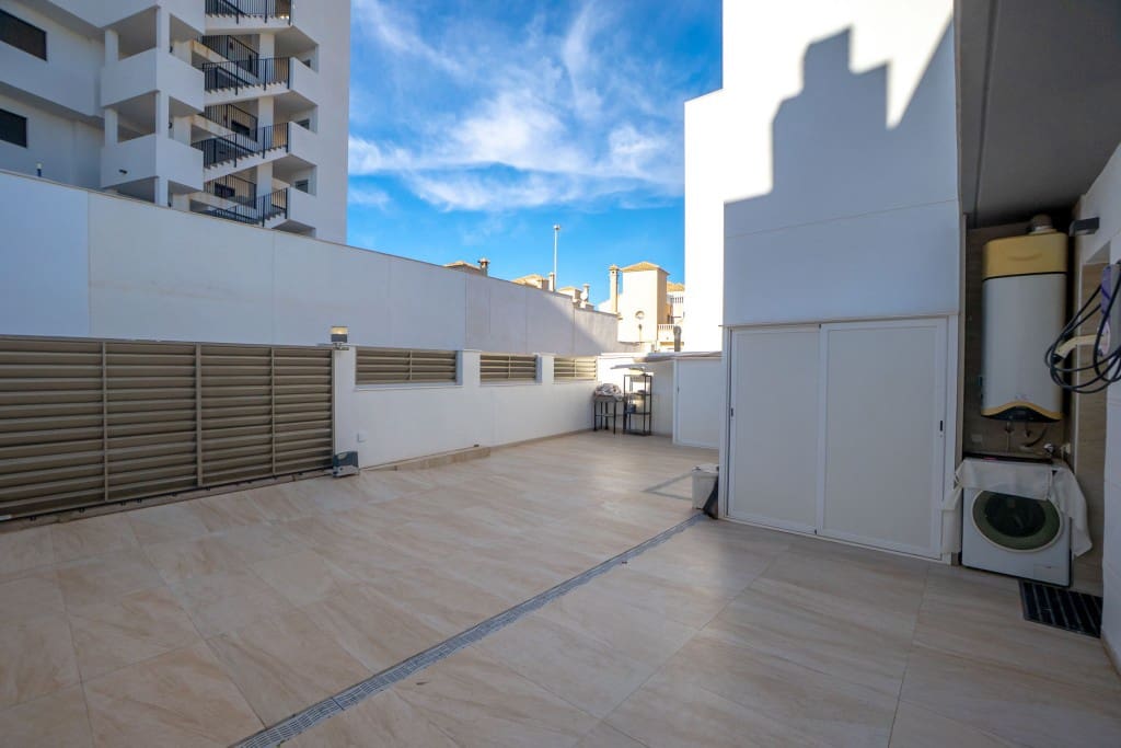 4 soverom Kjedet enebolig til salgs i Villamartin med svømmebasseng - € 499 900 (Ref: 9450246)