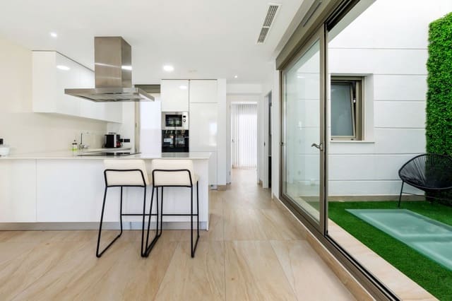 4 soverom Kjedet enebolig til salgs i Villamartin, Orihuela med svømmebasseng - € 499 900 (Ref: 9450246)