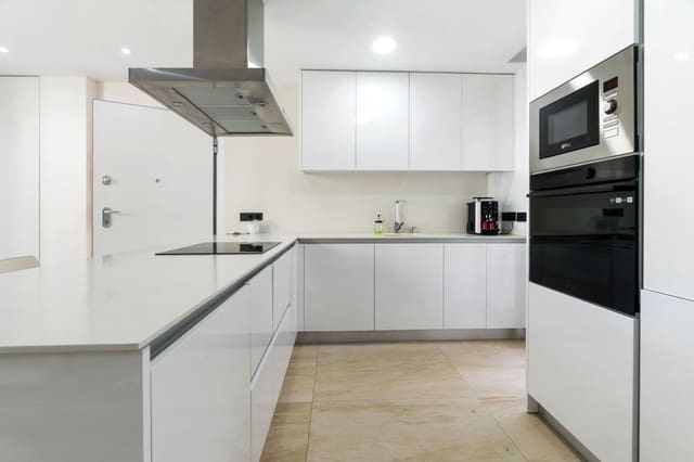 4 soverom Kjedet enebolig til salgs i Villamartin, Orihuela med svømmebasseng - € 499 900 (Ref: 9450246)