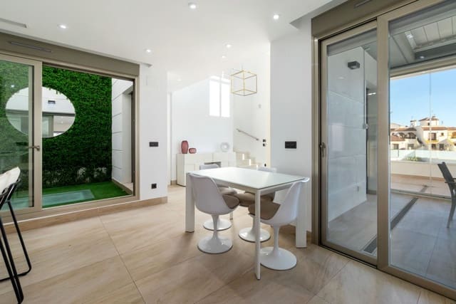 4 soverom Kjedet enebolig til salgs i Villamartin, Orihuela med svømmebasseng - € 499 900 (Ref: 9450246)