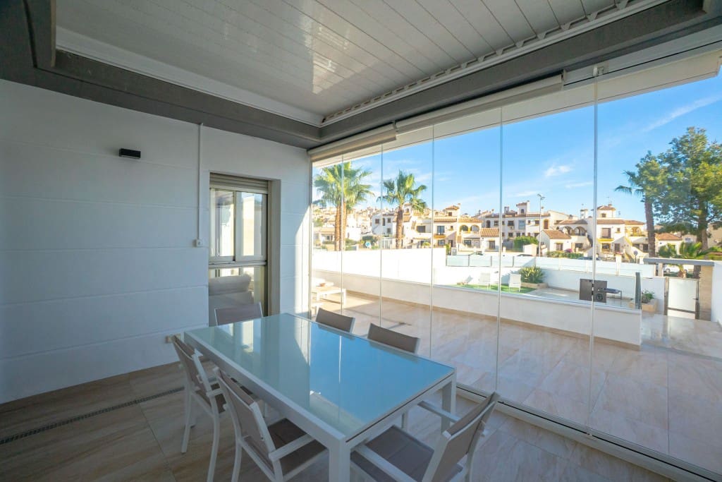 4 soverom Kjedet enebolig til salgs i Villamartin med svømmebasseng - € 499 900 (Ref: 9450246)