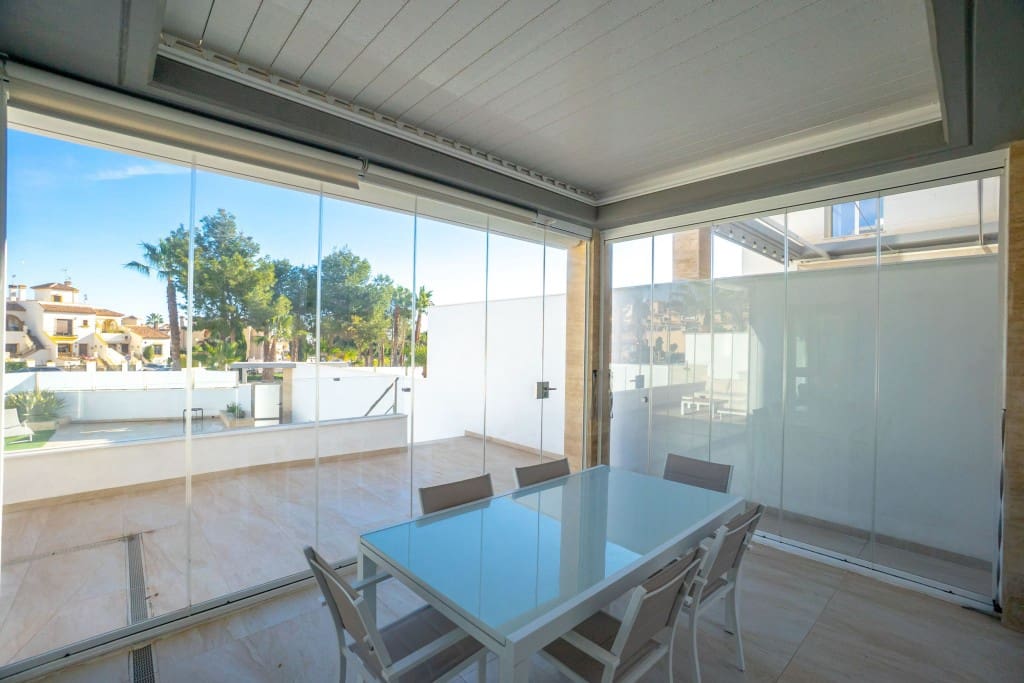 4 soverom Kjedet enebolig til salgs i Villamartin med svømmebasseng - € 499 900 (Ref: 9450246)