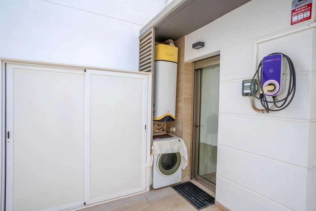 4 soverom Kjedet enebolig til salgs i Villamartin med svømmebasseng - € 499 900 (Ref: 9450246)