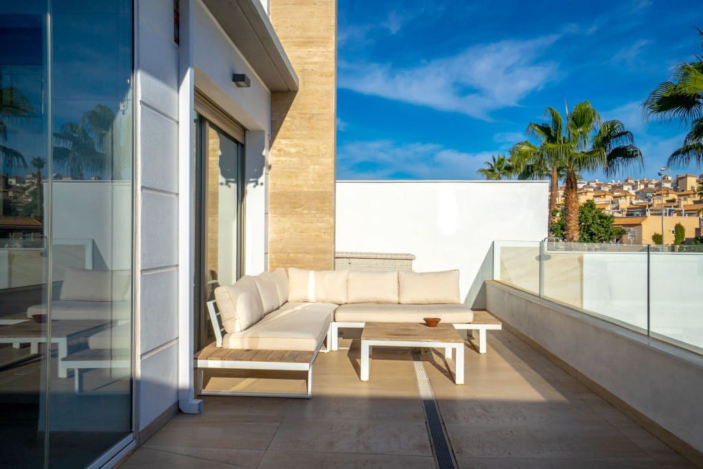 4 soverom Kjedet enebolig til salgs i Villamartin med svømmebasseng - € 499 900 (Ref: 9450246)