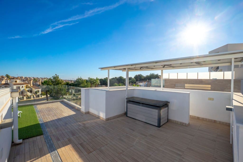 4 soverom Kjedet enebolig til salgs i Villamartin med svømmebasseng - € 499 900 (Ref: 9450246)