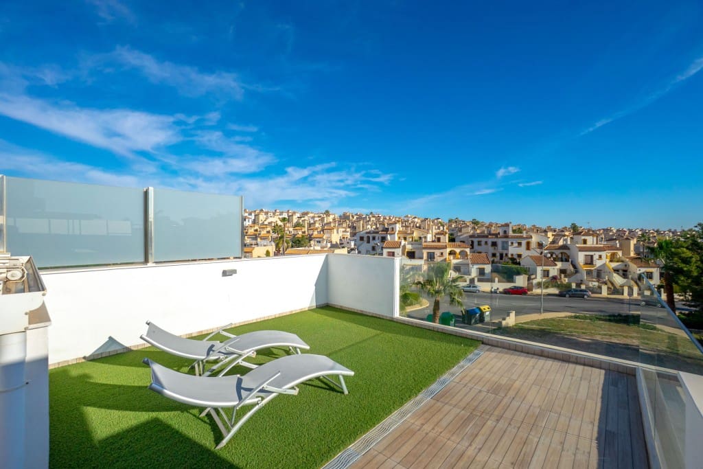 4 soverom Kjedet enebolig til salgs i Villamartin med svømmebasseng - € 499 900 (Ref: 9450246)