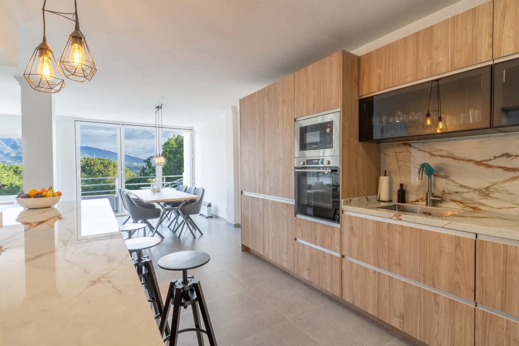 3 makuuhuone Huoneisto myytävänä paikassa Nueva Andalucia mukana uima-altaan - 749 000 € (Ref: 9450247)