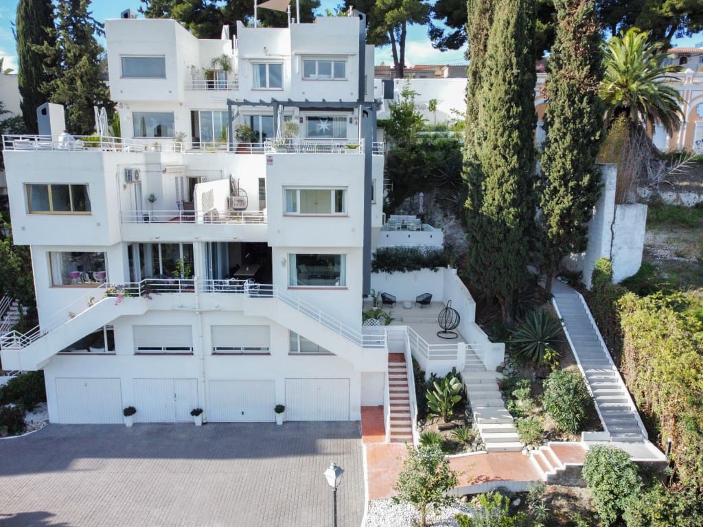 3 makuuhuone Huoneisto myytävänä paikassa Nueva Andalucia mukana uima-altaan - 749 000 € (Ref: 9450247)