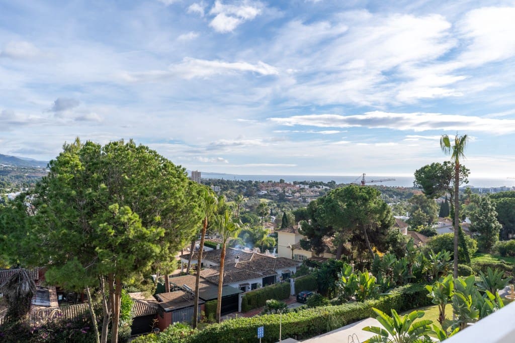 3 makuuhuone Huoneisto myytävänä paikassa Nueva Andalucia mukana uima-altaan - 749 000 € (Ref: 9450247)