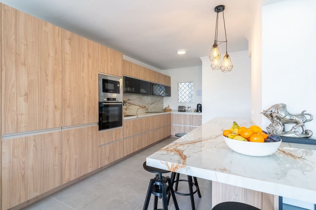 3 makuuhuone Huoneisto myytävänä paikassa Nueva Andalucia mukana uima-altaan - 749 000 € (Ref: 9450247)