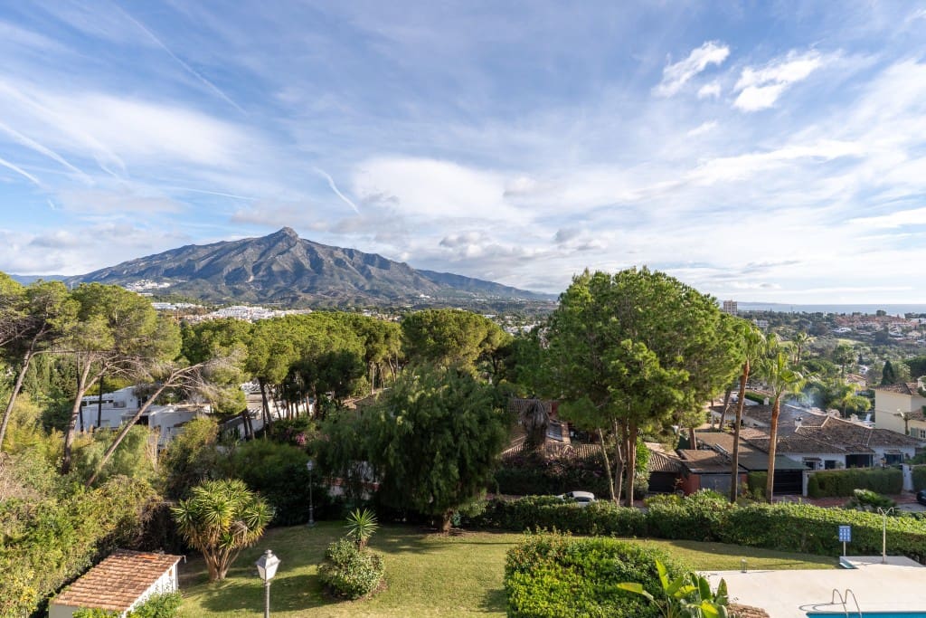 3 makuuhuone Huoneisto myytävänä paikassa Nueva Andalucia mukana uima-altaan - 749 000 € (Ref: 9450247)