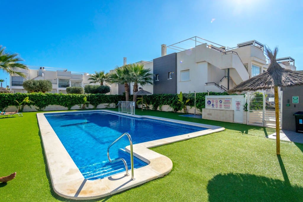 2 soverom Penthouse til salgs i Aguas Nuevas med svømmebasseng - € 239 999 (Ref: 9450248)