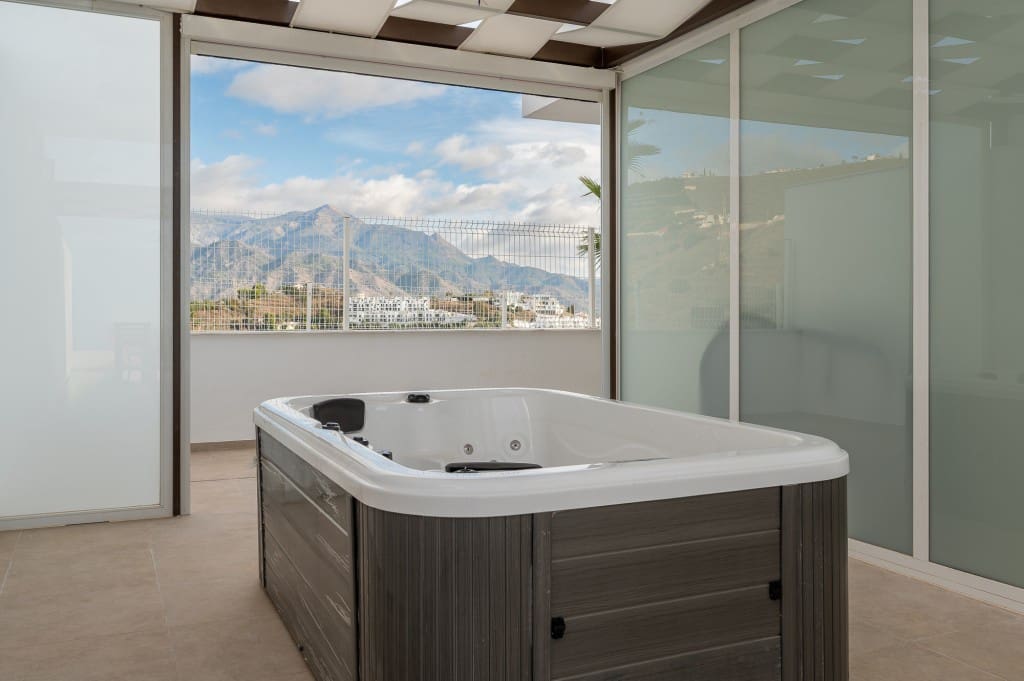 2 slaapkamer Appartement te koop in Nerja met zwembad - € 738.900 (Ref: 9450250)