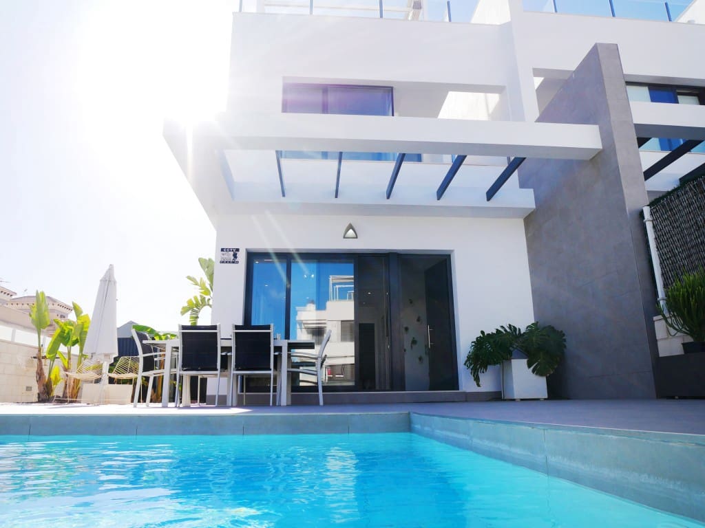 3 sovrum Semi-fristående Villa till salu i Villamartin med pool - 410 000 € (Ref: 9455915)