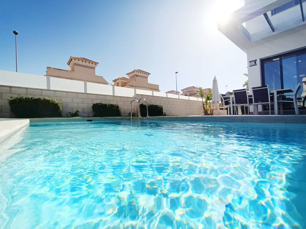 3 sovrum Semi-fristående Villa till salu i Villamartin med pool - 410 000 € (Ref: 9455915)