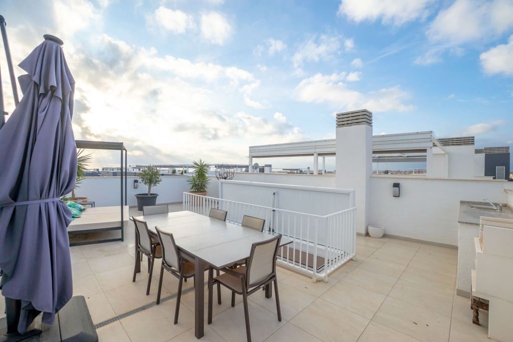 2 makuuhuone Kattohuoneisto myytävänä paikassa Playa Flamenca mukana uima-altaan 
autotalli - 499 000 € (Ref: 9455916)