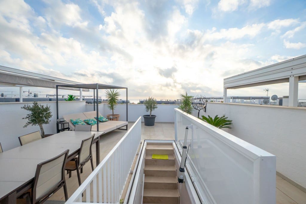 2 makuuhuone Kattohuoneisto myytävänä paikassa Playa Flamenca mukana uima-altaan 
autotalli - 499 000 € (Ref: 9455916)