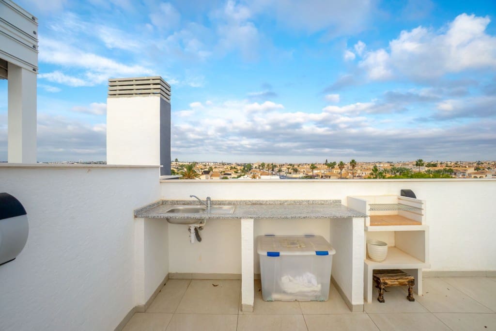 2 makuuhuone Kattohuoneisto myytävänä paikassa Playa Flamenca mukana uima-altaan 
autotalli - 499 000 € (Ref: 9455916)