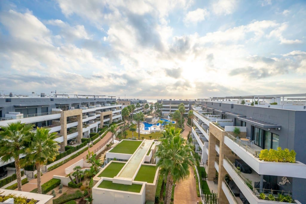 2 makuuhuone Kattohuoneisto myytävänä paikassa Playa Flamenca mukana uima-altaan 
autotalli - 499 000 € (Ref: 9455916)