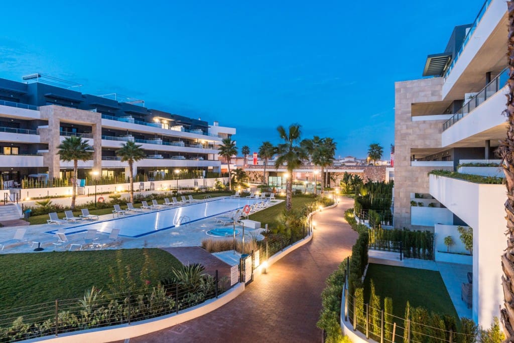 2 makuuhuone Kattohuoneisto myytävänä paikassa Playa Flamenca mukana uima-altaan 
autotalli - 499 000 € (Ref: 9455916)