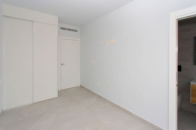 2 Zimmer Apartment zu verkaufen in Torrevieja mit Pool Garage - 300.000 € (Ref: 9468152)