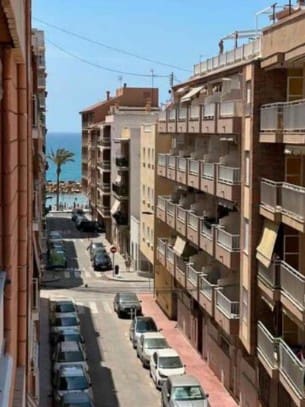 2 Zimmer Apartment zu verkaufen in Torrevieja mit Pool Garage - 300.000 € (Ref: 9468152)