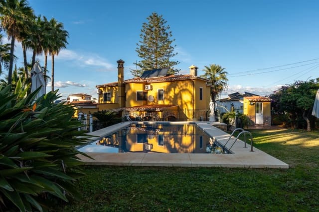 7 Zimmer Villa zu verkaufen in Alhaurín de la Torre mit Pool Garage - 815.000 € (Ref: 9470515)