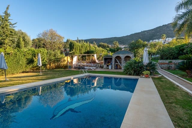 7 Zimmer Villa zu verkaufen in Alhaurín de la Torre mit Pool Garage - 815.000 € (Ref: 9470515)