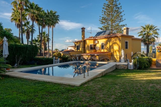 7 Zimmer Villa zu verkaufen in Alhaurín de la Torre mit Pool Garage - 815.000 € (Ref: 9470515)