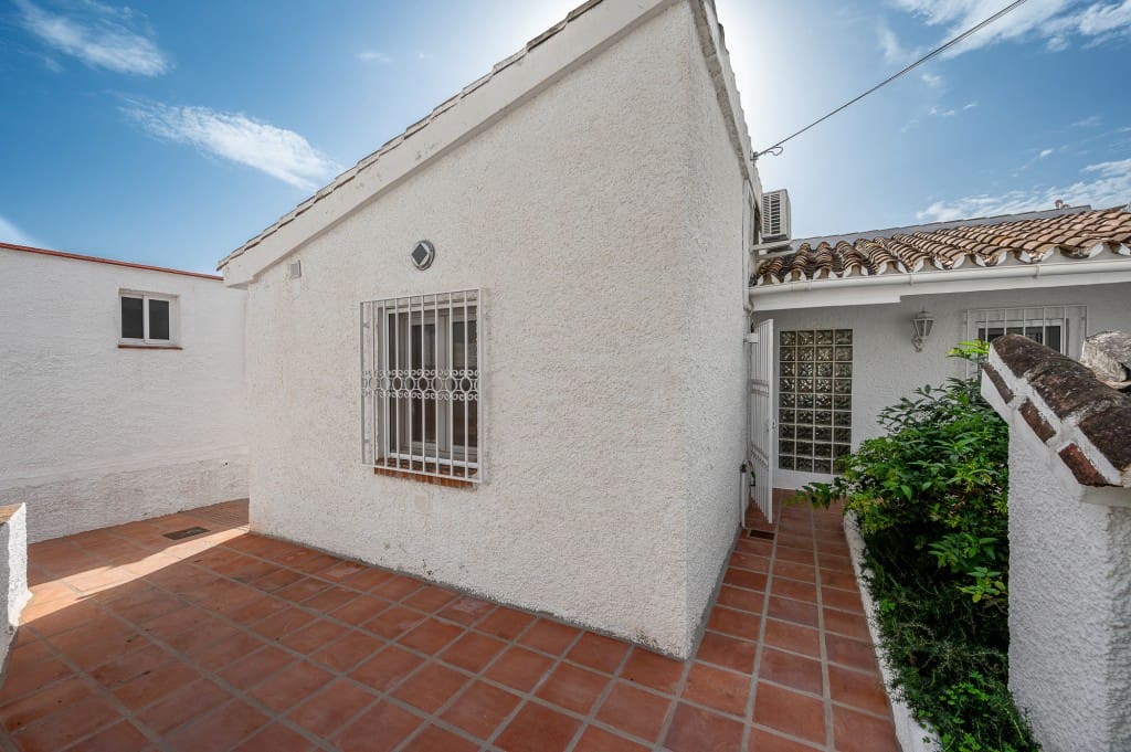 2 sovrum Lägenhet till salu i Nerja med pool - 205 000 € (Ref: 9470518)