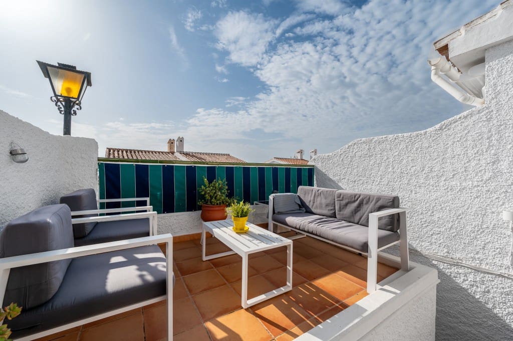 2 sovrum Lägenhet till salu i Nerja med pool - 205 000 € (Ref: 9470518)