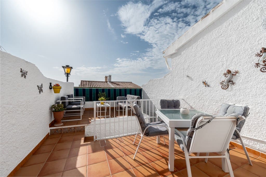 2 sovrum Lägenhet till salu i Nerja med pool - 205 000 € (Ref: 9470518)