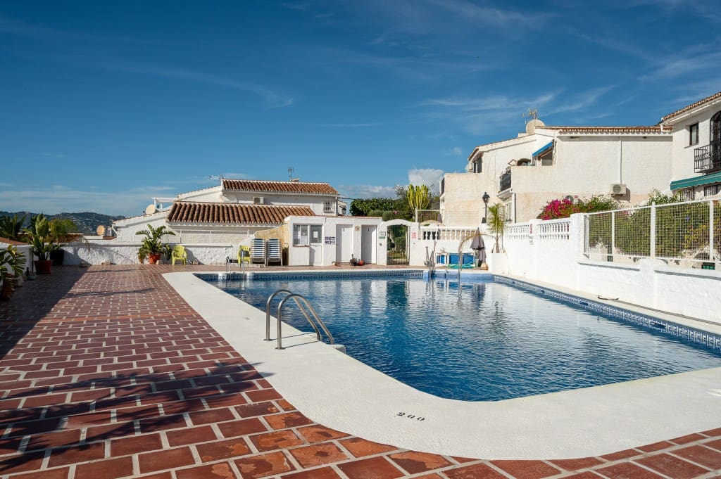 2 sovrum Lägenhet till salu i Nerja med pool - 205 000 € (Ref: 9470518)