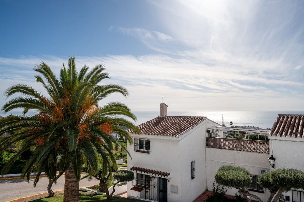 2 sovrum Lägenhet till salu i Nerja med pool - 205 000 € (Ref: 9470518)