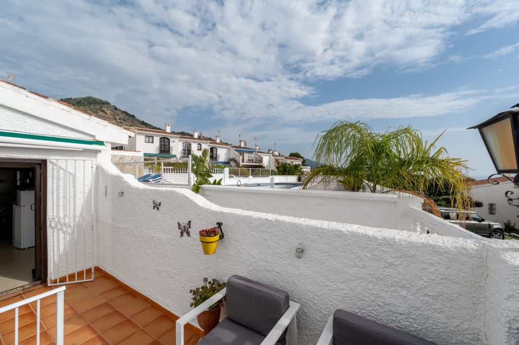 2 sovrum Lägenhet till salu i Nerja med pool - 205 000 € (Ref: 9470518)