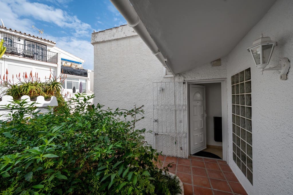 2 sovrum Lägenhet till salu i Nerja med pool - 205 000 € (Ref: 9470518)