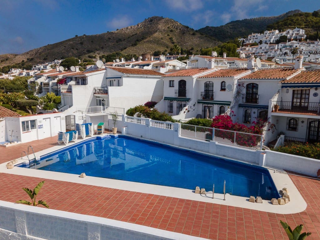 2 sovrum Lägenhet till salu i Nerja med pool - 205 000 € (Ref: 9470518)