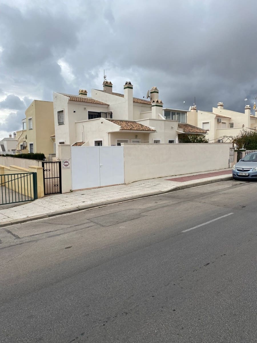 3 quarto Casa em Banda para venda em Playa Flamenca com piscina - 249 000 € (Ref: 9470519)