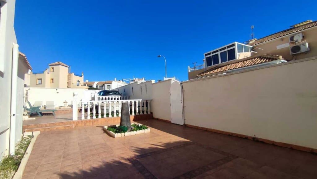 3 quarto Casa em Banda para venda em Playa Flamenca com piscina - 249 000 € (Ref: 9470519)
