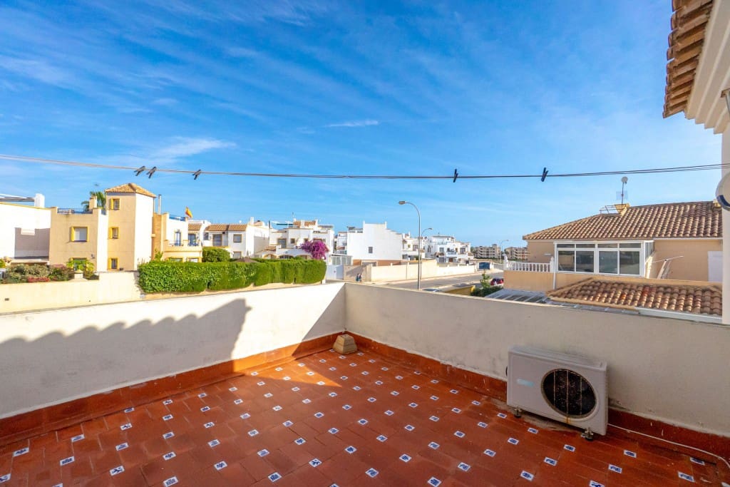 3 bedroom Townhouse for sale in Playa Flamenca with pool - € 249,000 (Ref: 9470519)