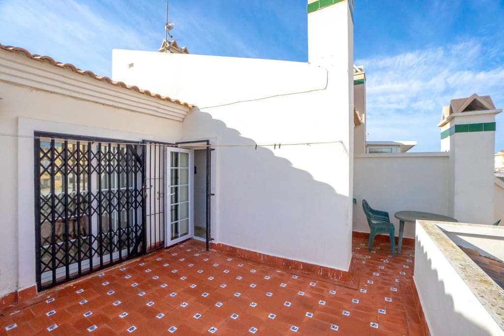 3 bedroom Townhouse for sale in Playa Flamenca with pool - € 249,000 (Ref: 9470519)