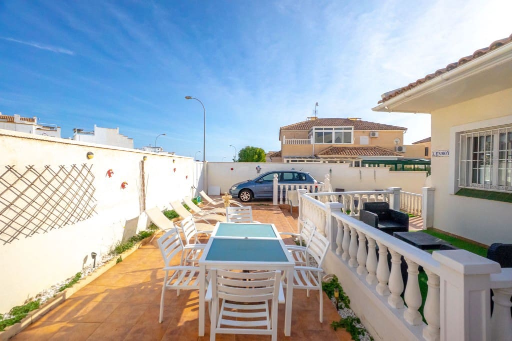 3 bedroom Townhouse for sale in Playa Flamenca with pool - € 249,000 (Ref: 9470519)