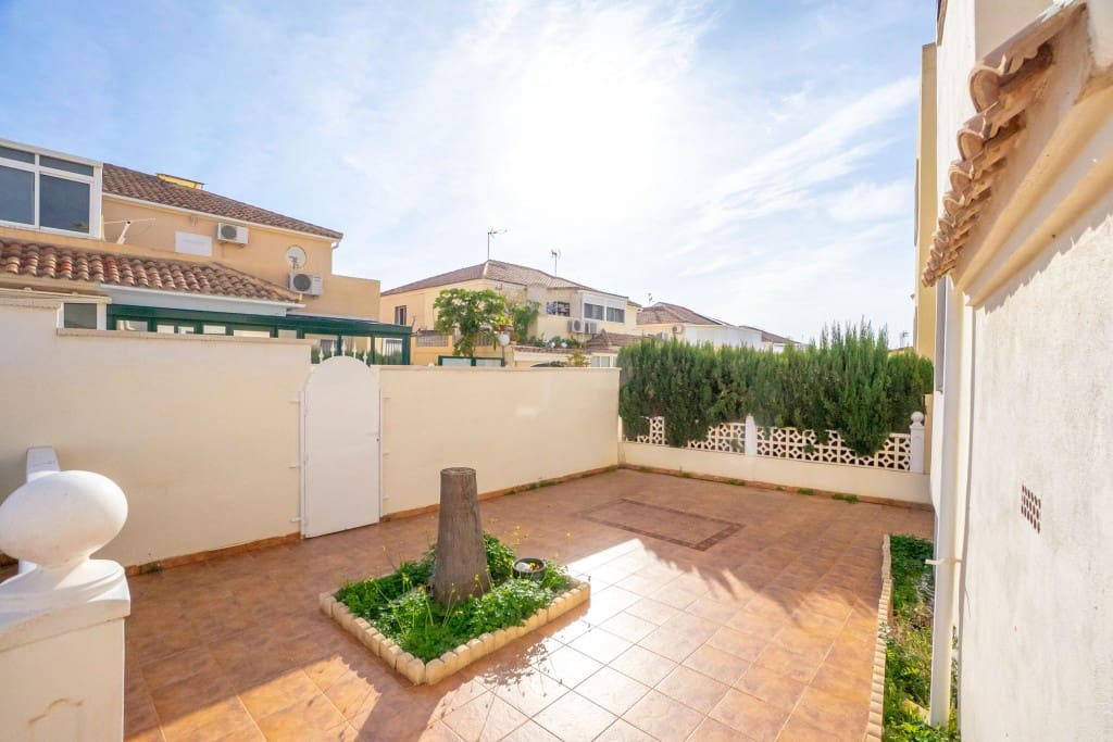 3 bedroom Townhouse for sale in Playa Flamenca with pool - € 249,000 (Ref: 9470519)