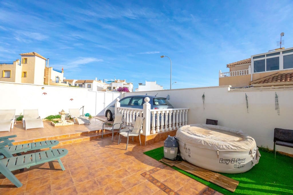 3 bedroom Townhouse for sale in Playa Flamenca with pool - € 249,000 (Ref: 9470519)