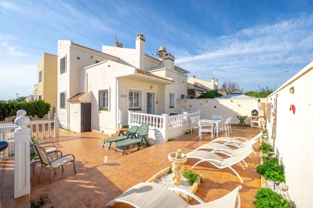 3 bedroom Townhouse for sale in Playa Flamenca with pool - € 249,000 (Ref: 9470519)